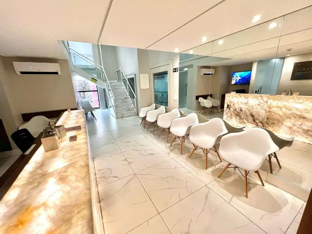 Recepção da Clínica Otorrino Sudoeste, no Centro Clínico Sudoeste, Brasília